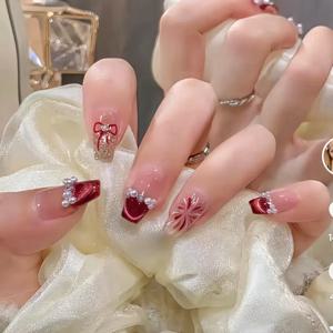 TEMU (3D 네일 아트) 24pcs 새로운 글리터 숏 발레 프레스온 네일, 파티, 마스크레이드, 모임, 새해, 발렌타인데이에 완벽. 축제적인 레드 불꽃놀이 리본 프린트와 라인스톤으로 장식. 쉬운 적용 및 제거. 귀여운 숏 네일