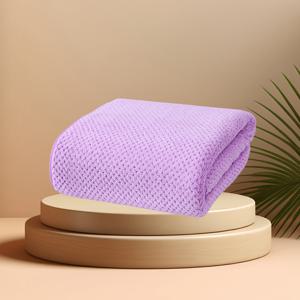 TEMU 가벼운 산호 양털로 제작된 체크무늬가 있는 매우 흡수성이 뛰어나고 부드러운 목욕 타월. 욕실 및 헬스장에 적합하며 다양한 색상으로 제공되며 호텔에서 사용하기에 완벽합니다.