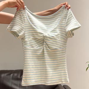 TEMU 베이지 & 라이트 매듭 반팔 티셔츠 여성용, 신상 여름 한국식 스위트 U넥 탑. 신선한 컬러블록 디자인 + 가슴 매듭 장식, 스타일리시한 여성스러운 베이스 레이어 셔츠. 출퇴근, 데이트, 캐주얼 웨어에 필수. 헐렁한 핏의 반팔 티셔츠로 체형 커버. 일본식 신선하고 레이지 스타일 탑. 편안하고 다재다능한 베이직 아이템
