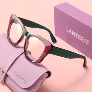 TEMU LANTEEM 안경 케이스 및 외부 보호 케이스 포함. 멀티컬러 패치워크 디자인의 와이드 레그 캣아이 패션 프레임 1쌍, 여성용 비정장 안경. 고품질 소재로 제작되어 편안한 착용감. 우아한 스타일을 연출. 장식용 투명 렌즈 포함—관광, 사무실 업무, 모임, 일상 코디, 휴일 선물에 이상적