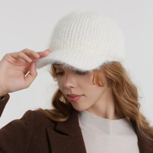 TEMU 여성용 따뜻하고 보송보송한 야구 모자 1개, 겨울과 봄을 위한 패션 페이스 트럭커 햇