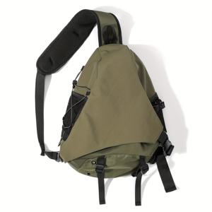 TEMU 플라이트 슬링 - 휴대 가능하며 보관이 용이한 다용도 크로스바디 백. 조절 및 제거 가능한 어깨 스트랩이 특징이며, 여행, 하이킹 또는 자전거 타기에 적합한 남성용 원단으로 제작되었습니다. 아이패드 미니를 수납할 수 있습니다.|미니크로스백