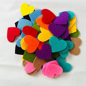 TEMU 11가지 색상의 110개 혼합 펠트 하트 장식 세트 - 카드 공예 및 스크랩북 제작을 위한 정밀 컷팅, 펠트 재질 - 장식 프로젝트, 재봉 용품 및 뜨개질을 위한 조절 가능한 부직포 패치에 적합