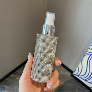 TEMU 1개 장식 고급 수제 장식 반짝이는 라인스톤 화장품 용품 메이크업 워터 토너 디스펜싱 병 프레스형 스프레이 병 메이크업 리무버 병 뷰티 병 향수 병 휴대용 여행용 가정용 뷰티 도구 Bea