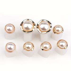 TEMU 8pcs 실리콘 발가락 분리기 - 매니큐어 및 페디큐어용, 미끄럼 방지, 편안한 발가락 분리기, 네일 폴리시 애플리케이션용, 흰색 및 금색 디자인, 네일 아트 및 미용 관리에 이상적, 발가락 스파 액세서리, 세련된 디자인, 부드러운 마감