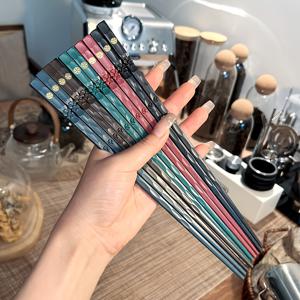 TEMU 새로운 스타일 5쌍 팩 고대 조각 스타일 고급 외관 합금 젓가락, , 곰팡이 방지 식품 등급 재사용 가능한 플라스틱 식기, 가정용. 독점적인 위생을 위한 개별 사용, 건강하고 안전함