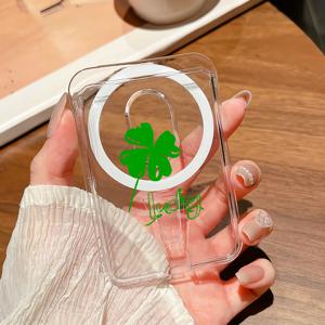 TEMU 매우 쉽게 부착할 수 있는 행운의 네잎 클로버 자석 카드 홀더 N52. UV 프린팅이 된 PC 재질로 제작되었으며, 삼성, 아이폰 및 기타 자석 휴대폰 또는 케이스와 호환됩니다. 은행 카드, 신용 카드 등 1개에서 4개까지의 카드를 보관할 수 있습니다.