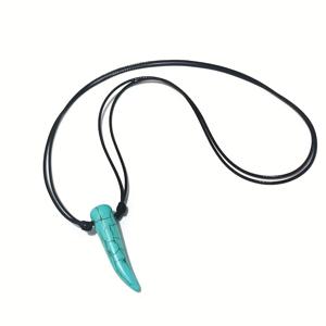 TEMU 세련된 터키석 늑대 이빨 펜던트와 부드럽고 튼튼한 왁스 로프 직조 목걸이가 함께 어우러진 이 제품은 길이 40~80cm로 조절이 가능합니다. 빈티지 에스닉 스타일이 특징입니다.