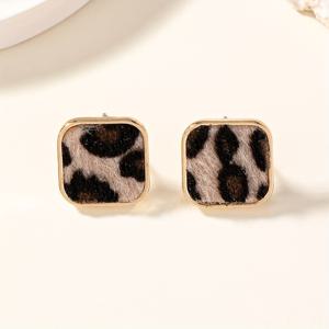 TEMU 여성용 생일 데이트 프로모 뷔페 웨딩 파티 바캉스 쇼핑 비즈니스 데일리 출퇴근 추가용 우아한 벨벳 프린트, 소 프린트, 격자형 사각 스터드 귀걸이 한 쌍