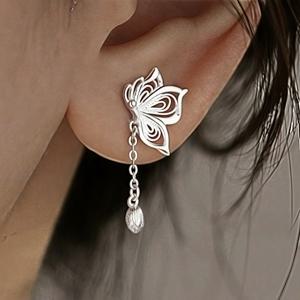 TEMU 여성을 위한 새로운 나비 드롭 귀걸이입니다. 달콤한 태슬 디자인으로 알레르기 방지 기능이 있으며, 전면에 은 도금되어 고급스럽게 제작되었습니다. 간편하면서도 우아하여 일상복 또는 파티에 완벽합니다.