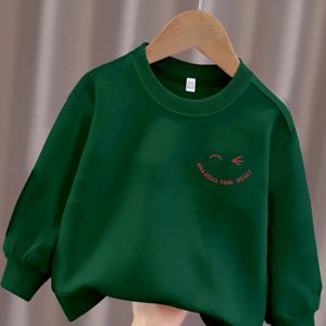 TEMU 빨간색 텍스트 패턴은 아이성의 재미가 넘치며 패션 감각을 더해주고, 독특한 디자인으로 스포티함을 표현합니다. 남아용 라운드넥 탑은 가을, 겨울철의 캐주얼 외출에 완벽합니다.