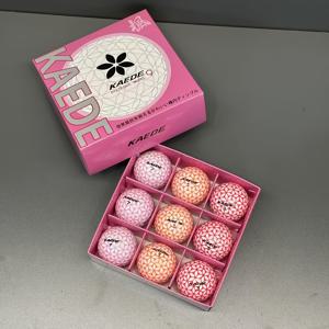 TEMU 여성용 사쿠라 골프공, 장거리 디자인, 벚꽃에서 영감을 받은 벌집 패턴으로 공기 저항을 효과적으로 줄여 고속과 안정적인 방향을 제공합니다. 이 팩에는 세 가지 색상의 9개의 이중 레이어 골프공이 포함되어 있습니다.