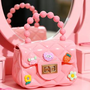 TEMU 여성용 미니 트럼펫 핸드백, 미니 젤리 백, 플립형 잠금, 조절 가능한 체인 숄더 스트랩이 있는 미니 크로스바디 백, PVC 핸들, 열쇠, 동전, 립스틱 등을 보관할 수 있는 미니 지갑. 크리스마스, 새해, 생일, 여행에 적합