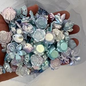 TEMU 다양한 디자인의 금색 장미, 별, 달, 리본이 포함된 수제 레진 비즈 150개 세트입니다. 휴대폰 케이스, 헤어 클립 및 기타 공예품 장식에 적합합니다. 이 루즈 비즈는 생생한 색상으로 프로젝트, 주얼리 제작에 이상적입니다.