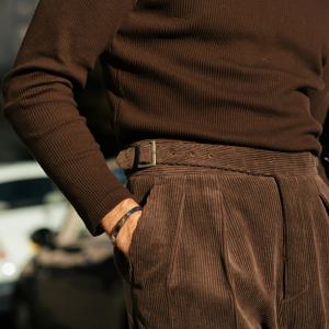 TEMU 2025 가을/겨울 신상 라이트 비즈니스 엘레강스 이탈리안 나폴리탄 솔리드 코듀로이 버튼 플리츠 하이웨이스트 레그 남성용 정장 팬츠