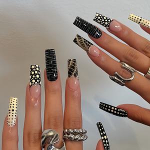TEMU 세련되고 멋진 블랙 프린트, 물방울 무늬, 블랙 앤 화이트 디자인의 24개 롱 튜브 네일 세트로 당신의 아름다움을 선보이세요. 이 스타일리시하고 다재다능한 프레스온 네일은 여성을 위한 완벽한 선택이며 봄과 여름에 특히 적합합니다.