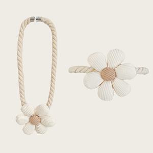 TEMU 새로운 꽃들이 돋보이는 간편하고 모던한 디자인의 자석 커튼 타이백 2개 세트. 문 커튼을 고정하는 데 이상적이며, 크리스마스, 발렌타인데이 또는 생일 선물로도 완벽합니다.