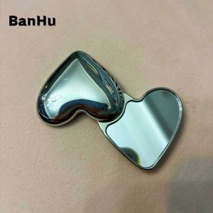 TEMU 튼튼한 스테인리스 스틸으로 제작된 휴대용 콤팩트 메이크업 거울 - 하트 모양 디자인, 작고 휴대 가능, 고급스러운 광택 마감, 휴대용 거울 | 메이크업 거울 | 휴대용 포켓 거울, 발렌타인데이 선물 또는 새해 선물로 완벽
