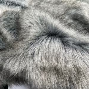 TEMU 1개 염색된 여우 모피, 인조 긴모 직물로 제작, 700G의 사전 절단 플러시 두께, 폭은 46Cm에서 52Cm까지, 길이는 80Cm에서 95Cm 사이입니다. 모피 칼라, 장난감, 공예, 추가, 동물 꼬리에 사용할 수 있습니다.