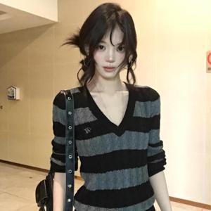 TEMU 블랙 그레이 V넥 니트 - 겨울용 따뜻한 상의, 슬림 실루엣 (벨트 없음) - 캐주얼 겨울 의류 (세탁 시 주의) - 니트