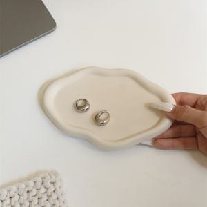 TEMU 1개 불규칙한 구름 모양 세라믹 주얼리 트레이, 액세서리 및 열쇠용 창의적인 디스플레이 스탠드, 고급 데스크탑 장식 트레이, 홈 데코레이션에 적합, 거실 또는 침실 정리함, 현관 키홀더, 섬세한 선물 아이디어