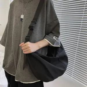 공용 반달 쉐입 모양 생활 방수 크로스백 휴대폰케이스 핸드백 여성