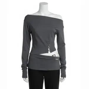 에트르오소메 ETRE AU SOMMET 컷아웃 오픈 롱 슬리브 긴팔 티셔츠 다크그레이