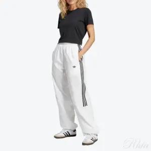 아디다스 JD0257 팀가이스트 트랙 팬츠 화이트