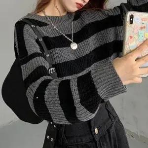 여성 스트라이프 크롭 니트티 데일리룩 긴팔 티셔츠