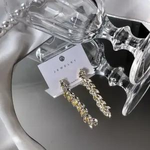 모닝 실버925 플로어 롱 큐빅 귀걸이 사각형귀걸이 무니켈귀걸이 데일리귀걸이