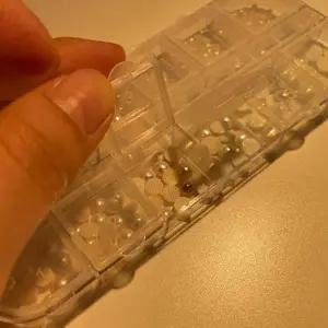 [셀러허브]레진아트 네일아트 꾸미기 파츠 세트 화이트펄 네일파츠 네일큐빅 (S15319142)