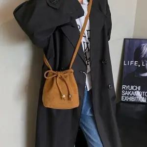 여성 브라운 미니 복조리 스웨이드 숄더백 크로스백