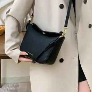 비첼도 데일리 심플 숄더앤 SD250528 여자 여성 여성 미니 버킷백 패션잡화 백팩 미니백 데일리 호보백 가