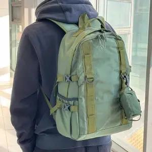 남성 여행용 백팩 남자 대학생 직장인 헬스 가방 카키