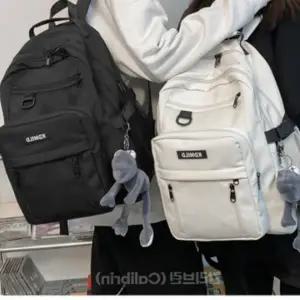 등교준비물 가벼운 중학생 고등학생 책가방 대학생 백팩 블랙