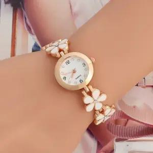 이시아르 여성 화이트 합금 손목시계 아날로그시계 여자시계 쥬얼리시계 팔찌시계