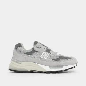 뉴발란스 26SS 992 메이드 인 USA 코어 그레이 실버 메탈릭 공용 스니커즈 U992GY