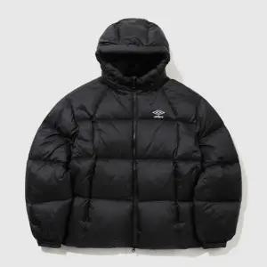 엄브로 UMBRO 페더플렉스 블랭킷 후드형 머스코비 덕 다운 자켓 블랙 UR123CDJ12BLK