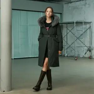 [에고이스트]인퀼팅 벨티드 폭스퍼 구스 롱다운 ER4TD506