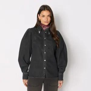 베르니스 [시즌오프 30%]실버 팁 칼라 데님 셔츠 BE25A3FRHD199