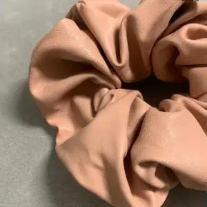 인조가죽 큐빅머리띠 헤어밴드 곱창밴드 스크런치 왕 올림머리헤어끈 빅사이즈 리본헤어밴드 헤어 레더