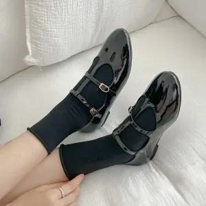 클래식 둥근코 멀티 버클 티스트랩 여성 플랫 단화 4fY