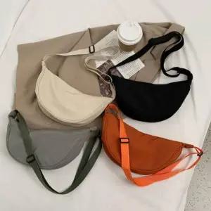 [라일리] Rly 반달 크로스백 경량 소형 미니 가방 캐주얼 캔버스백