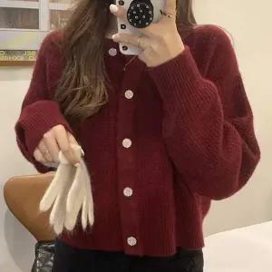 레드 ZX84VA67 가디건 이너 레이어드 코디 라운드 니트가디건