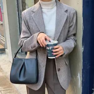 엔보 체크 누빔 자켓 봄 여성 데일리 출근룩 하객룩