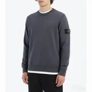 스톤아일랜드 26SS 6100060 오가닉 코튼 플리스 레귤러 핏 크루넥 스웨트셔츠 L1S15 S0051 V002D 스?셔츠