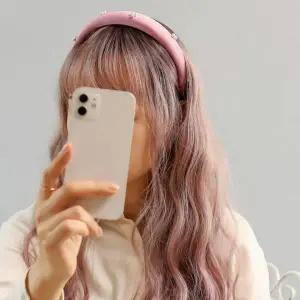 핑크 새틴 진주 장식 볼륨감 헤어밴드 머리띠