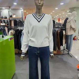 시슬리/애플아울렛/브이넥 컨트라스트 니트 SAKP08511