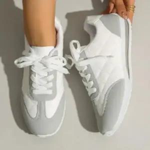 CCS7DC8여성용 세련된 퀼팅 가죽 배색 빅사이즈 운동화