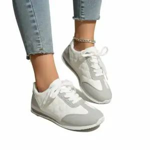 CCS7DC8여성용 스타일리시 퀼팅 가죽 배색 빅사이즈 운동화